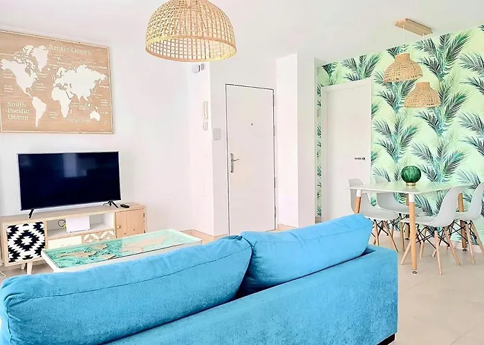 Moderno Y Con Estilo En La Carihuela Torremolinos