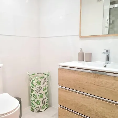 Moderno Y Con Estilo En La Carihuela Torremolinos