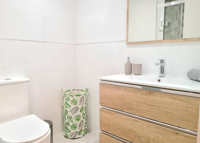 Moderno Y Con Estilo En La Carihuela Torremolinos